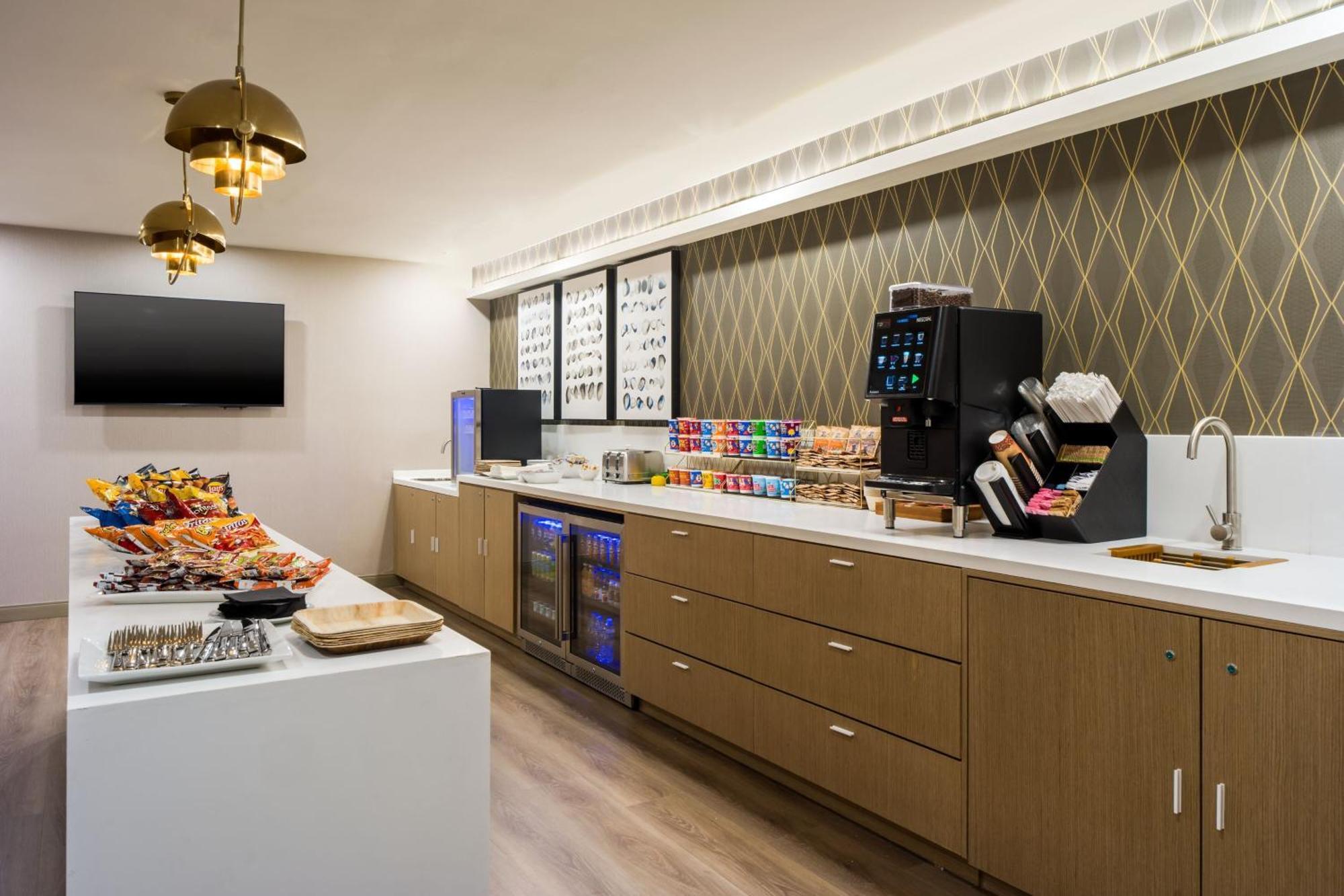 Delta Hotels By Marriott Ontario Airport Exterior photo