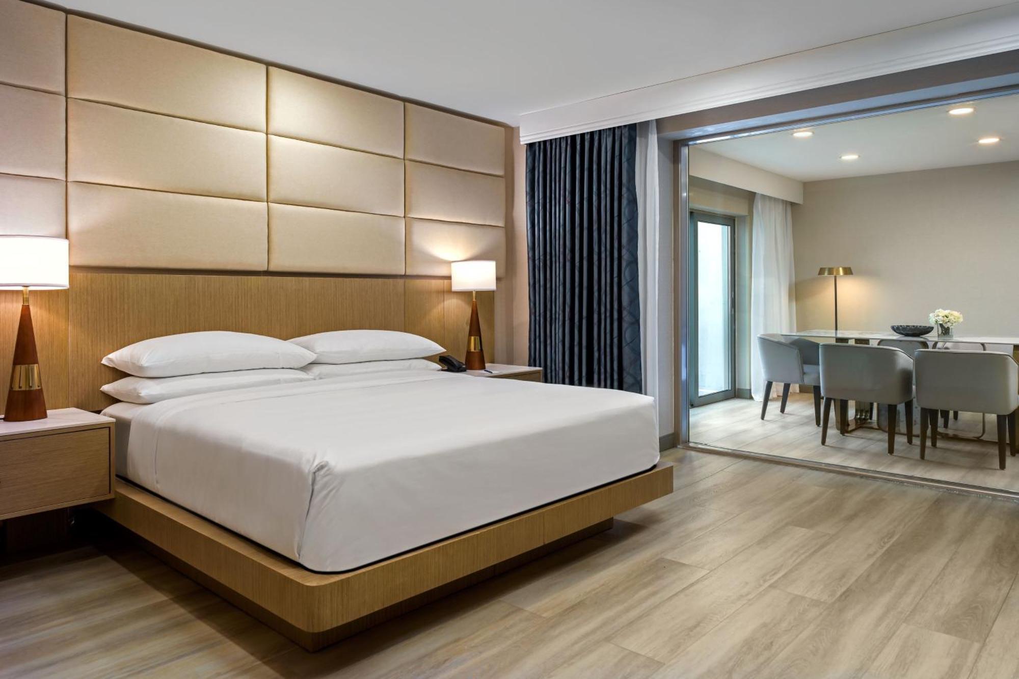 Delta Hotels By Marriott Ontario Airport Exterior photo