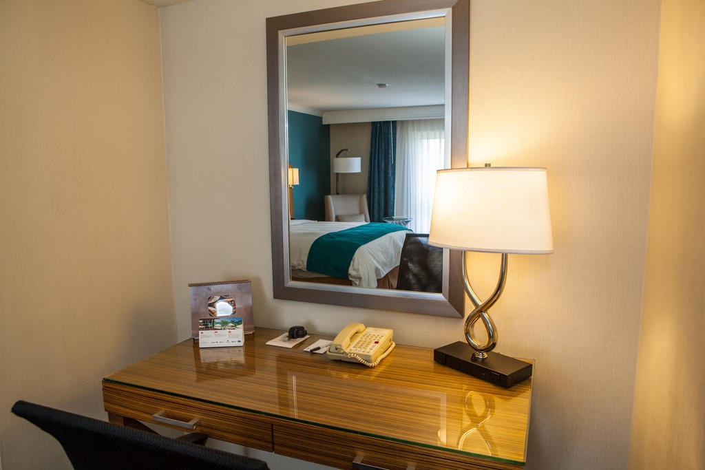 Delta Hotels By Marriott Ontario Airport Room photo